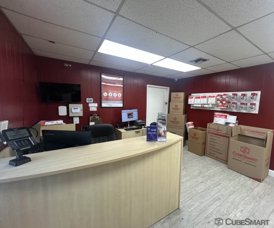 Facility photo: //images.sparefoot.com/medium/242198691ec57035407.jpg