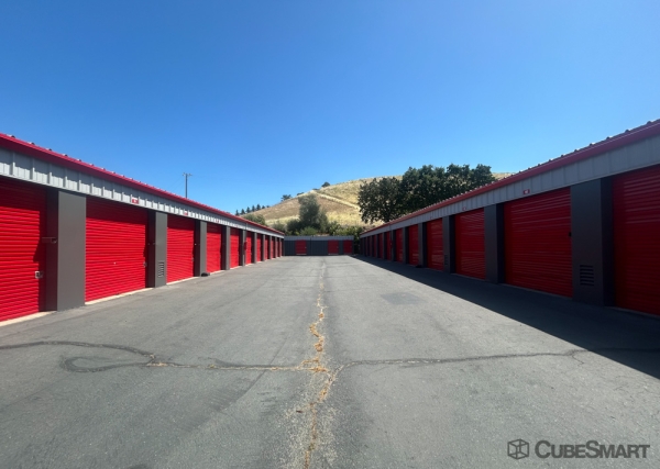 Facility photo: //images.sparefoot.com/medium/2421986a17e3354e923.jpg