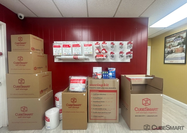 Facility photo: //images.sparefoot.com/medium/2421986a1934887a97a.jpg