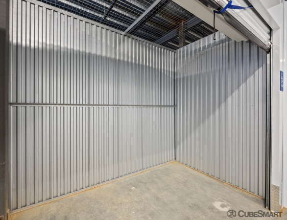 Facility photo: //images.sparefoot.com/medium/2421996903245993c56.jpg