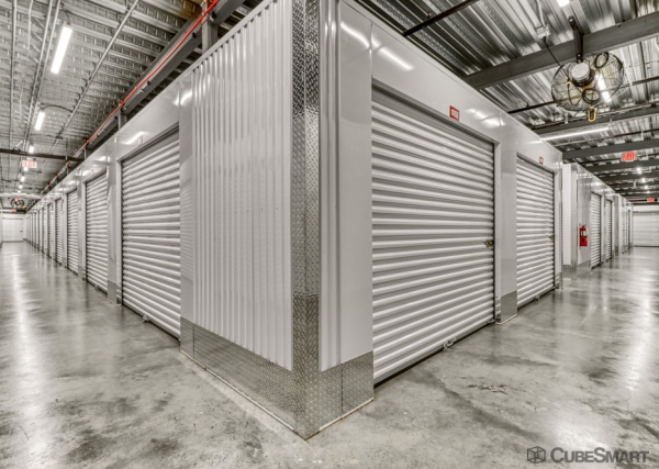 Facility photo: //images.sparefoot.com/medium/242199693a93978119d.jpg