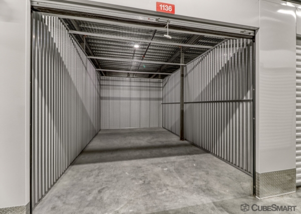 Facility photo: //images.sparefoot.com/medium/242199693a9398a1f95.jpg