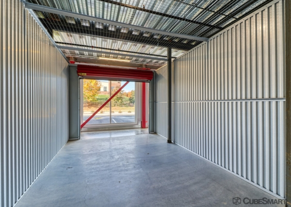 Facility photo: //images.sparefoot.com/medium/242199697884f1ec456.jpg