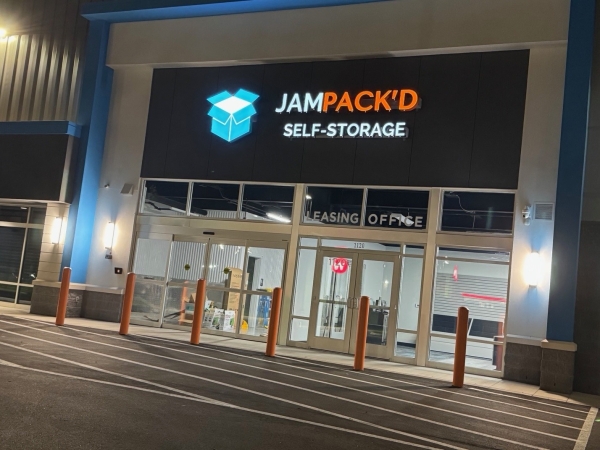 Facility photo: //images.sparefoot.com/medium/24220068ee7d642da1b.jpg