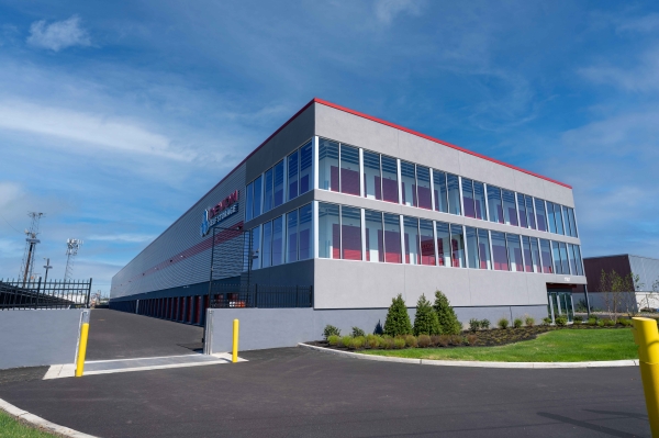 Facility photo: //images.sparefoot.com/medium/24220668e6b254e4446.jpg