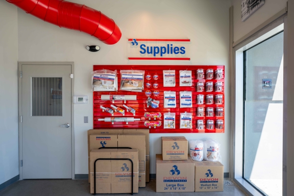 Facility photo: //images.sparefoot.com/medium/24220668e6b2672d715.jpg