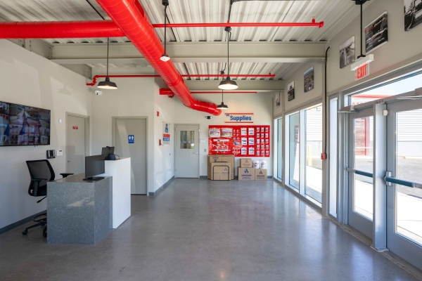 Facility photo: //images.sparefoot.com/medium/24220668e6b28d435bf.jpg
