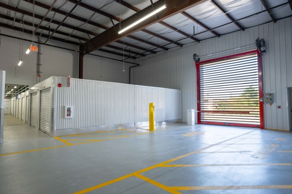 Facility photo: //images.sparefoot.com/medium/24220668e6b2aa8f0fe.jpg