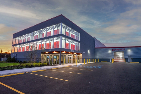 Facility photo: //images.sparefoot.com/medium/24220668e6b82533c0e.jpg