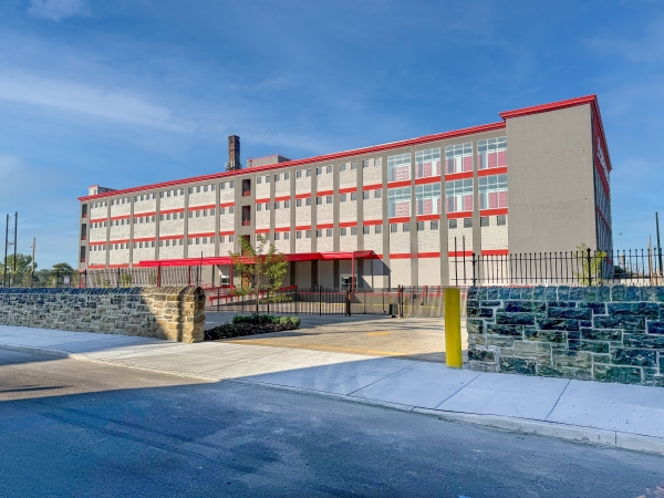 Facility photo: //images.sparefoot.com/medium/24220768cc19855888d.jpg