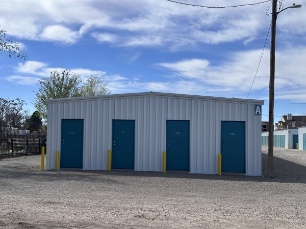 Facility photo: //images.sparefoot.com/medium/24221168cc8470ae322.jpg