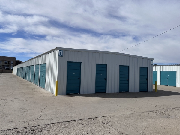 Facility photo: //images.sparefoot.com/medium/24221168cc8495c609f.jpg