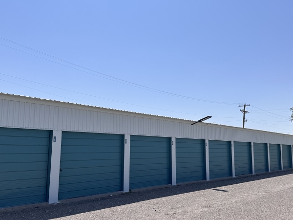 Facility photo: //images.sparefoot.com/medium/24221268cc86449456f.jpg