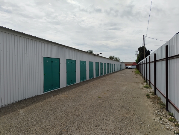 Facility photo: //images.sparefoot.com/medium/24221268cd9fe9381ca.jpg