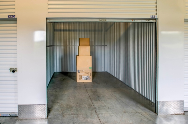 Facility photo: //images.sparefoot.com/medium/24221568cd805b4d144.jpg