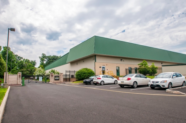 Facility photo: //images.sparefoot.com/medium/24221568cd805e16453.jpg