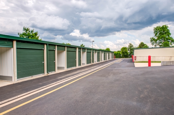 Facility photo: //images.sparefoot.com/medium/24221568cd806158870.jpg