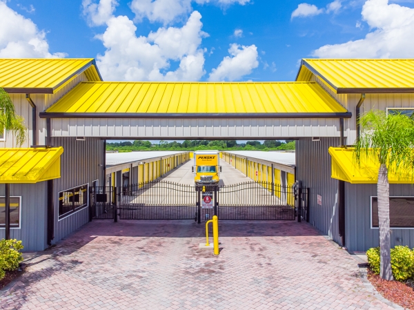 Facility photo: //images.sparefoot.com/medium/24221668cd8170df1a0.jpg