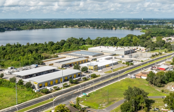 Facility photo: //images.sparefoot.com/medium/24222368cd84c13aa5e.jpg