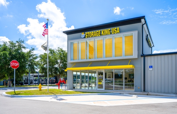 Facility photo: //images.sparefoot.com/medium/24222368cd84c3a7bfb.jpg