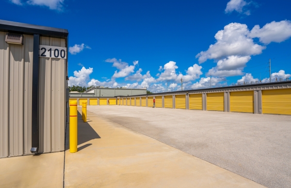 Facility photo: //images.sparefoot.com/medium/24222368cd84cda9dbd.jpg