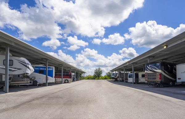 Facility photo: //images.sparefoot.com/medium/24222368cd84cedba44.jpg