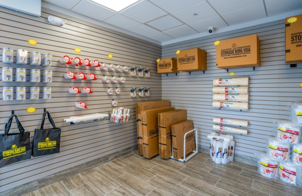 Facility photo: //images.sparefoot.com/medium/24222368cd84d2583d5.jpg
