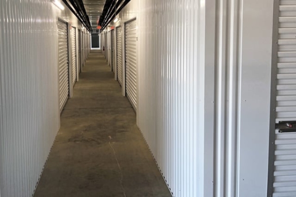 Facility photo: //images.sparefoot.com/medium/2422246a071d2b7542f.jpg