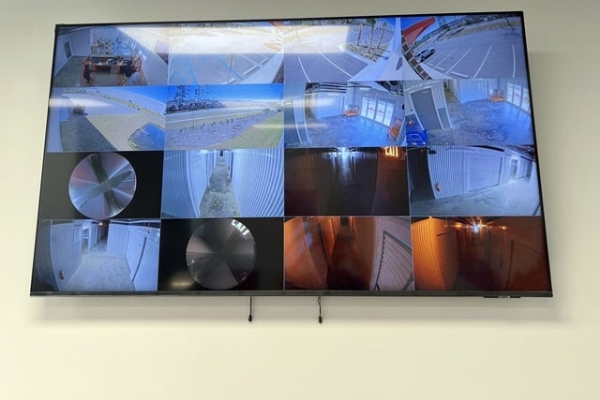 Facility photo: //images.sparefoot.com/medium/2422246a071d2d5940e.jpg