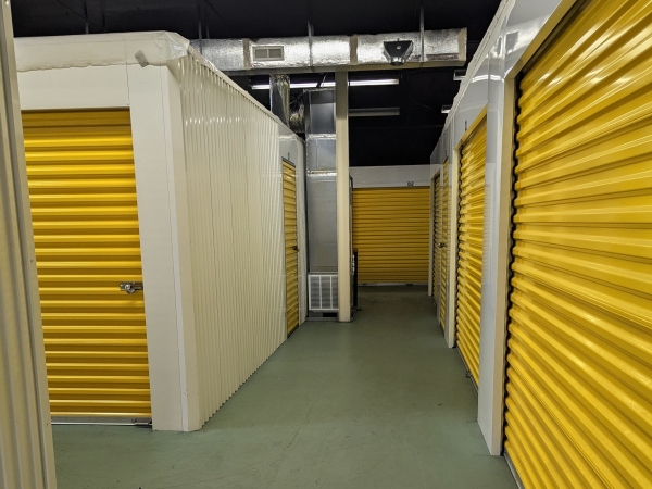 Facility photo: //images.sparefoot.com/medium/24222668cd89d00cf32.jpg