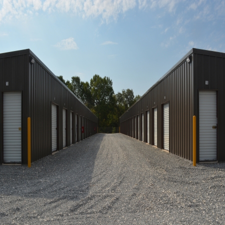 Facility photo: //images.sparefoot.com/medium/2422286903b726d260e.jpg