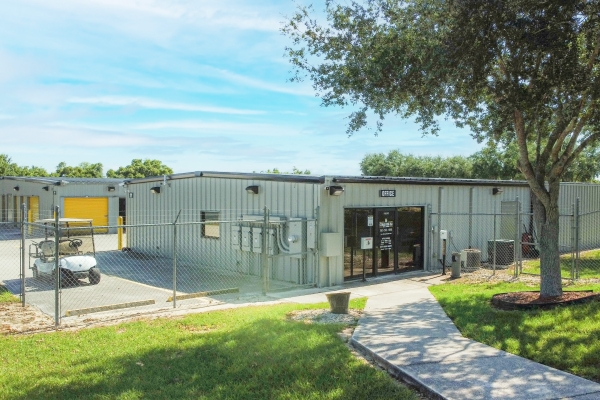 Facility photo: //images.sparefoot.com/medium/24223168d16d7be29aa.jpg