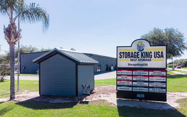 Facility photo: //images.sparefoot.com/medium/24223168d16d840bdc7.jpg