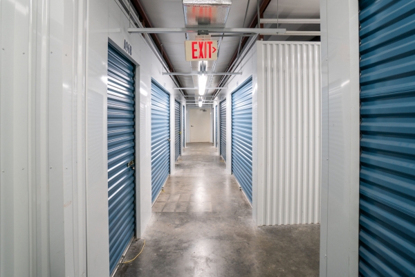 Facility photo: //images.sparefoot.com/medium/24223668d17b7843ac8.jpg
