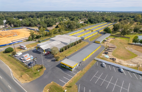 Facility photo: //images.sparefoot.com/medium/24224068d17cc622ab7.jpg