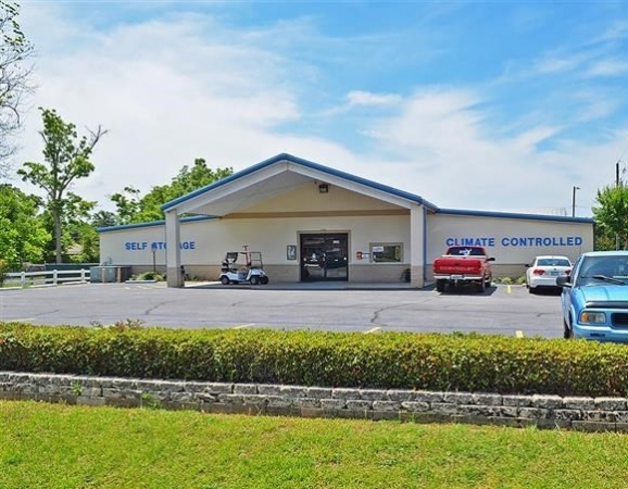 Facility photo: //images.sparefoot.com/medium/24224068d17cc758e4f.jpg