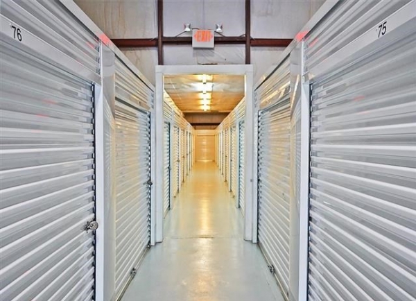 Facility photo: //images.sparefoot.com/medium/24224068d17cc88f713.jpg