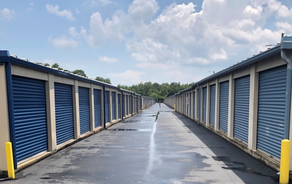 Facility photo: //images.sparefoot.com/medium/24224068d17cca87f5d.jpg