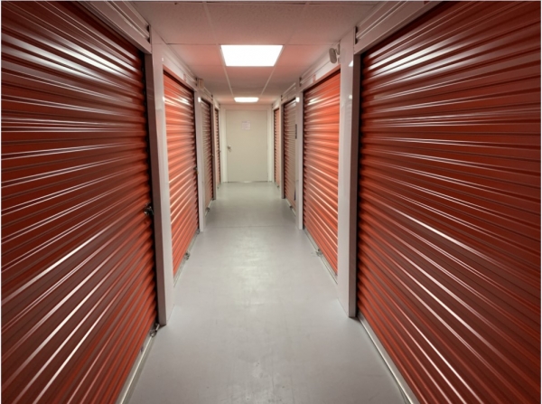 Facility photo: //images.sparefoot.com/medium/24224568d2d9a8032de.jpg