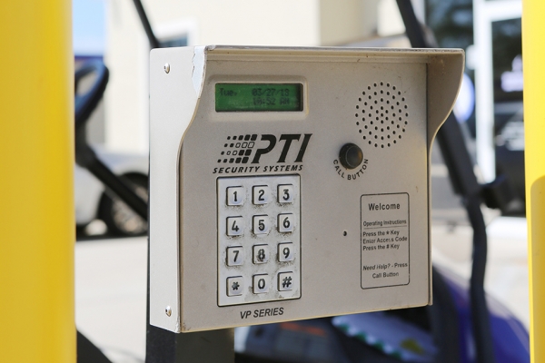 Facility photo: //images.sparefoot.com/medium/24224568d2d9a93cc13.jpg
