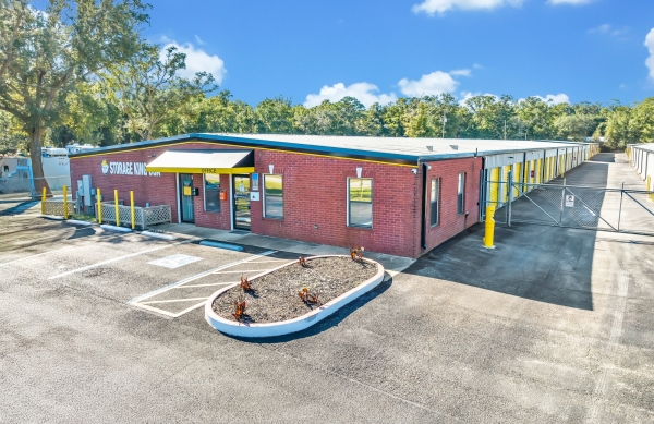 Facility photo: //images.sparefoot.com/medium/24224768d2e5daf106d.jpg