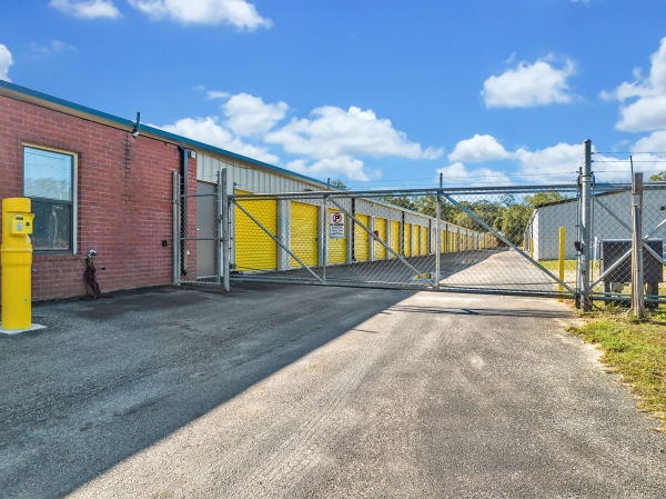 Facility photo: //images.sparefoot.com/medium/24224768d2e5e23a260.jpg