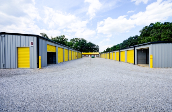 Facility photo: //images.sparefoot.com/medium/24224868d2e9574e102.jpg