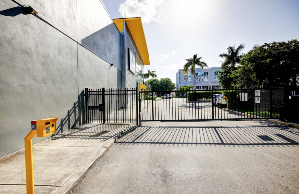 Facility photo: //images.sparefoot.com/medium/24225068d2ab4c3144e.jpg
