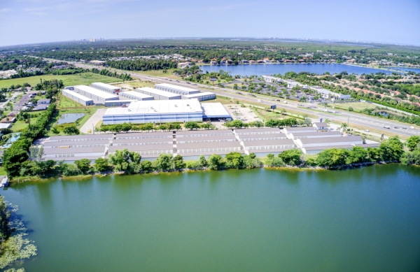 Facility photo: //images.sparefoot.com/medium/24225268d2ad39446bc.jpg