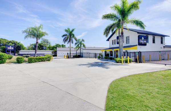 Facility photo: //images.sparefoot.com/medium/24225268d2ad3fa7a22.jpg