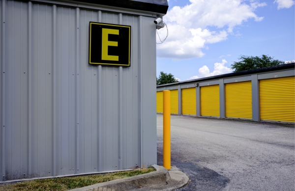 Facility photo: //images.sparefoot.com/medium/24225468e57852eea75.jpg