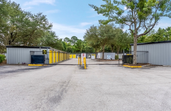 Facility photo: //images.sparefoot.com/medium/24225468e5786e1f01f.jpg