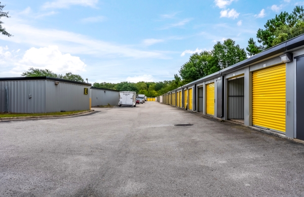 Facility photo: //images.sparefoot.com/medium/24225468e57884bac7b.jpg