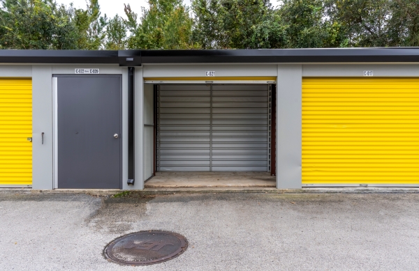Facility photo: //images.sparefoot.com/medium/24225468e57887c564d.jpg